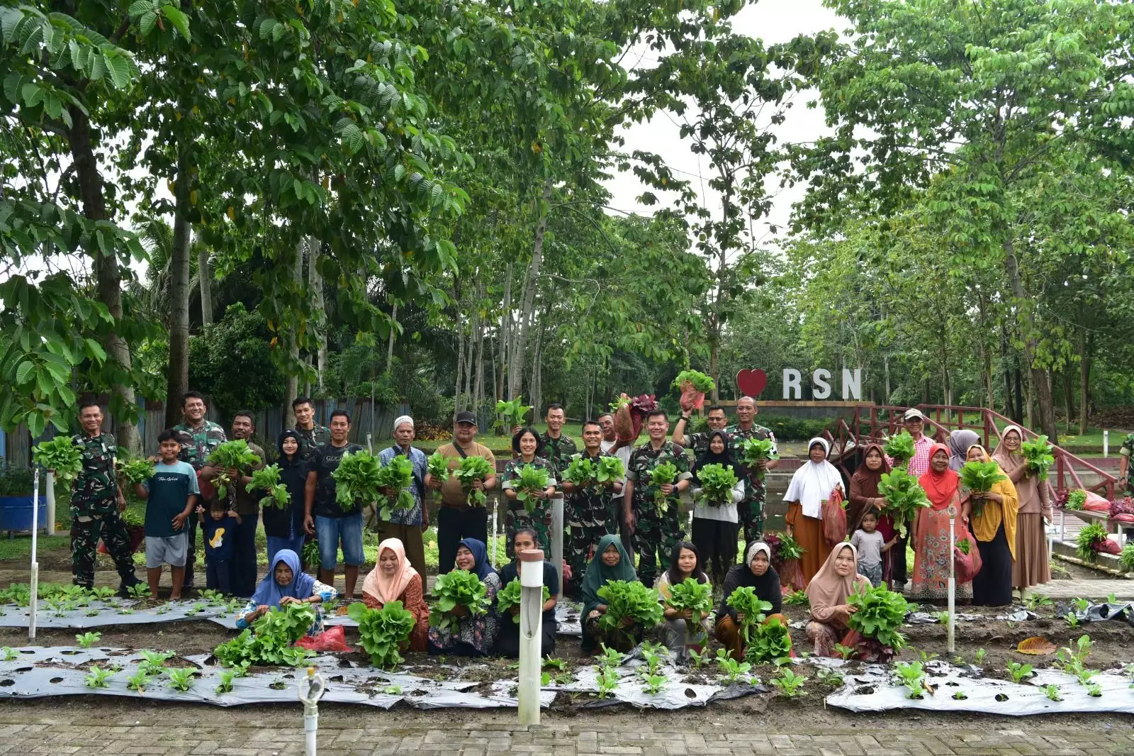 Upaya Ketahanan Pangan Terus Berlanjut Taman I Love Rsn Kembali Panen