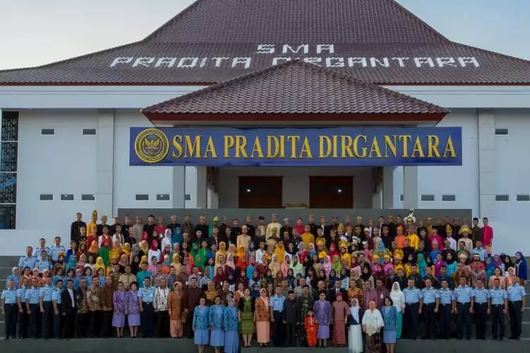 Selain Program Beasiswa Sma Pradita Terima Jalur Reguler Prestasi Dan