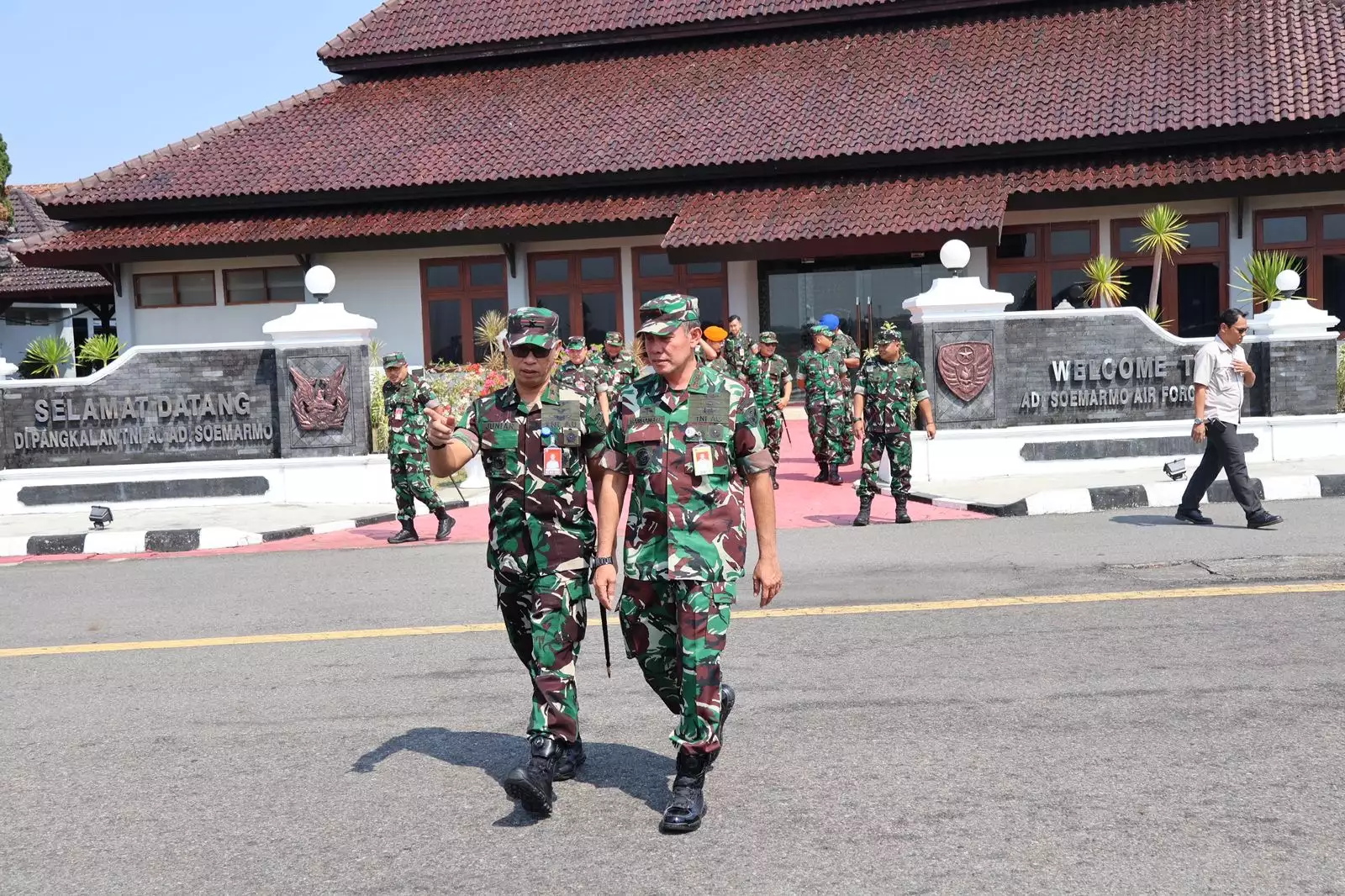 Komandan Lanud Adi Soemarmo Antar Kepulangan Wadan Kodiklatau Marsda ...